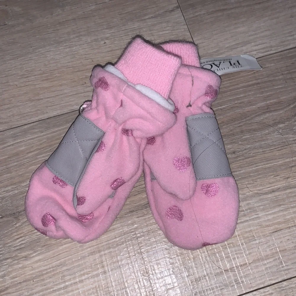 NWT The Children’s Place 12-24 months pink mittens heart pattern